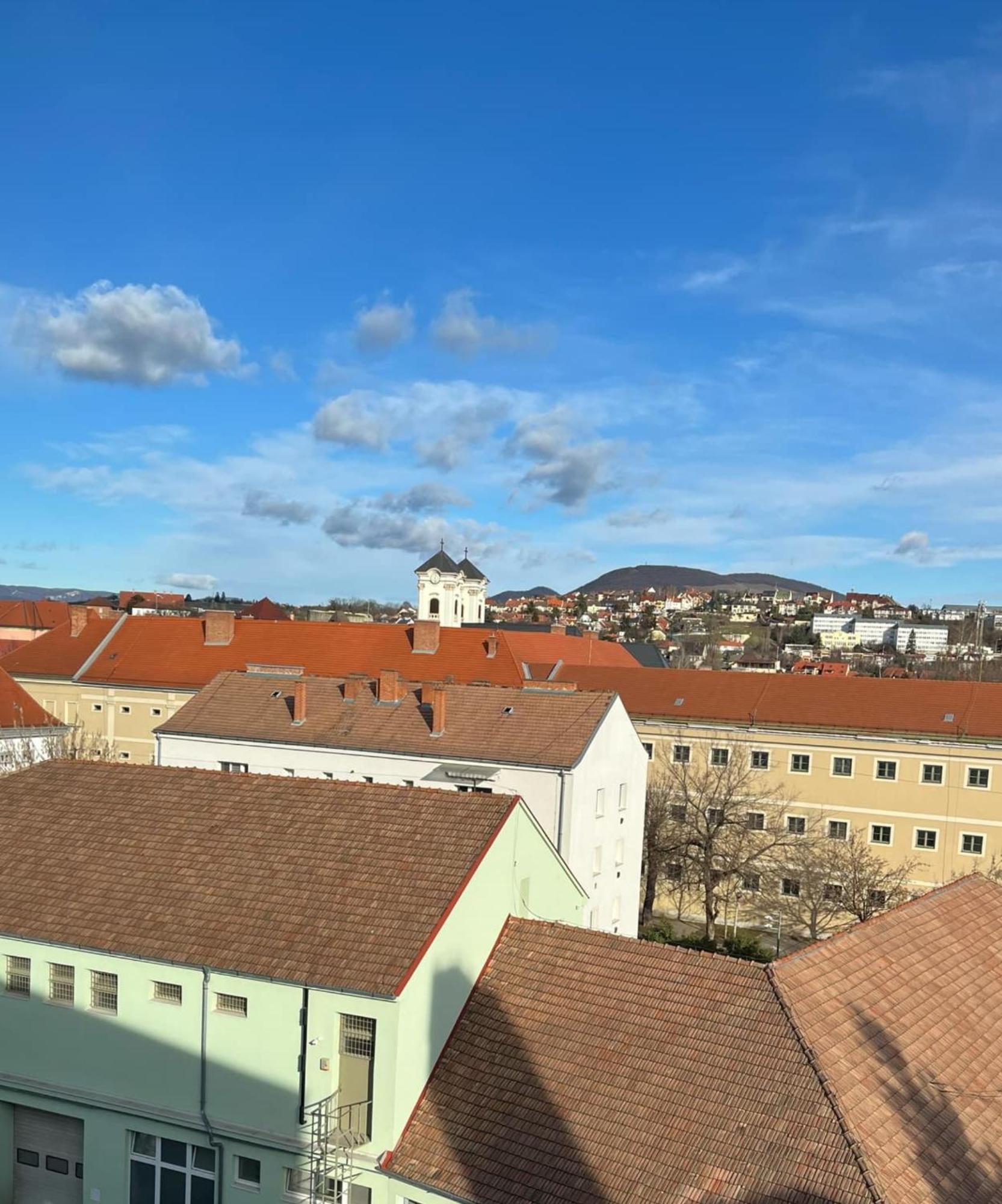 Hellowine Apartman Eger Eksteriør bilde