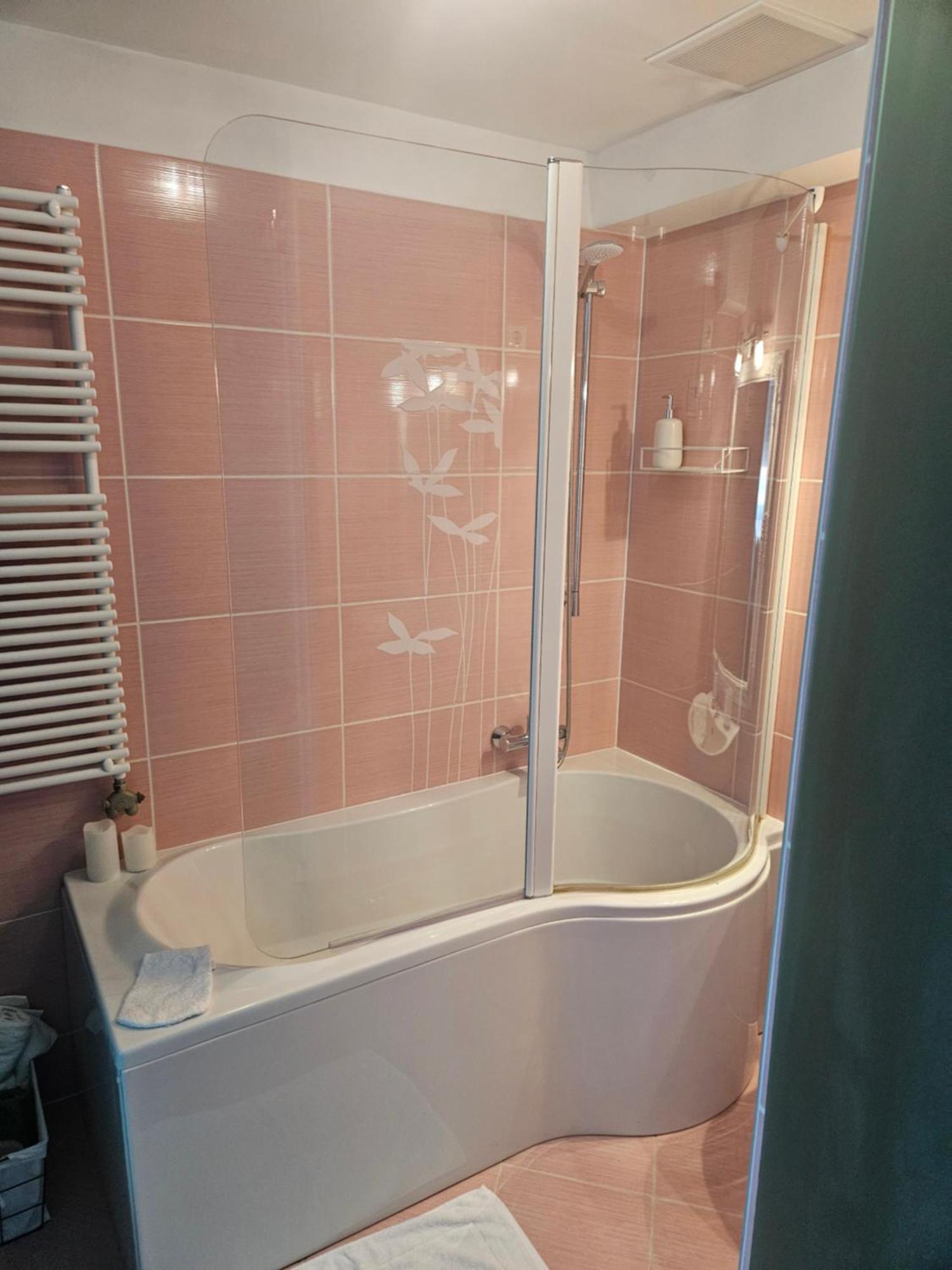 Hellowine Apartman Eger Eksteriør bilde